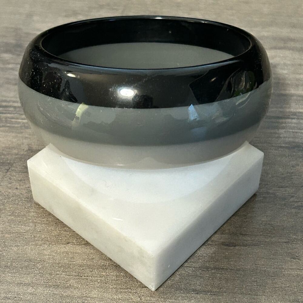 Vintage Chunky Lucite Bangle Bracelet Black Gray & White #G029 Sz 7.75